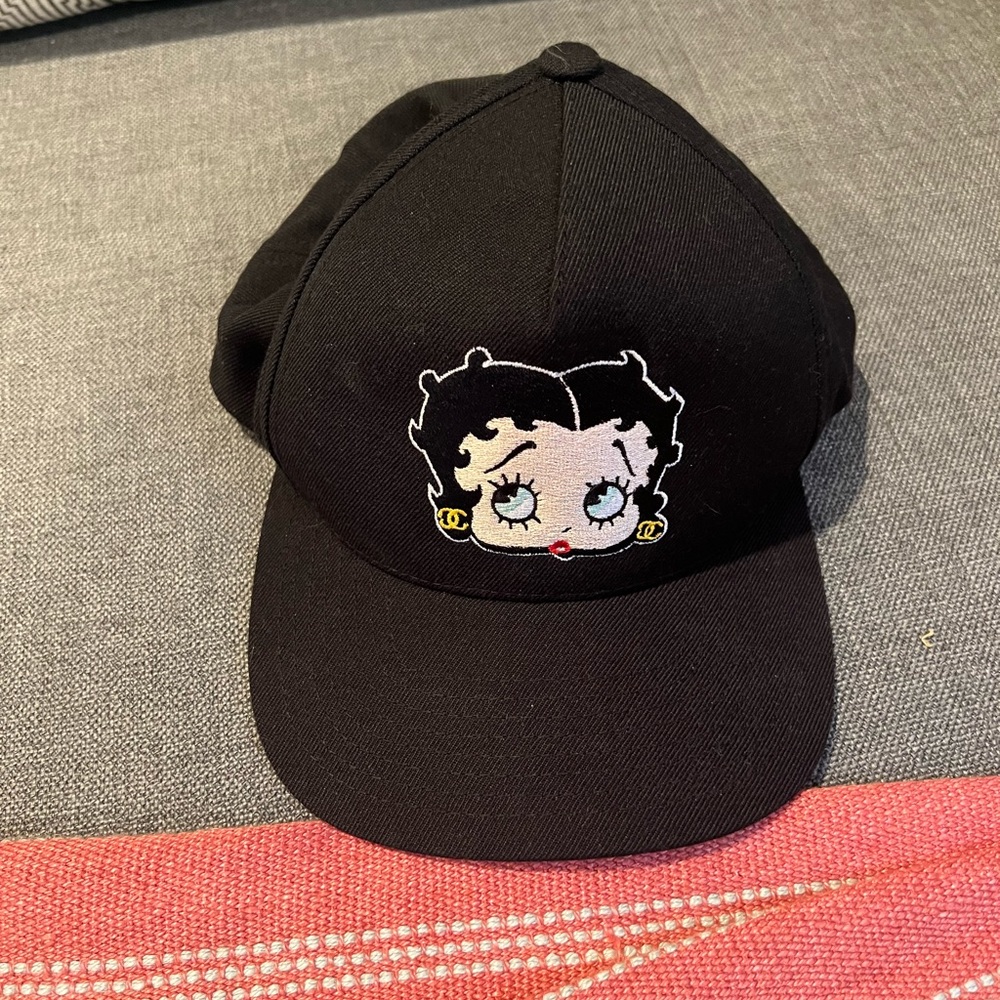 Mega Yacht Betty Boop Black Hat